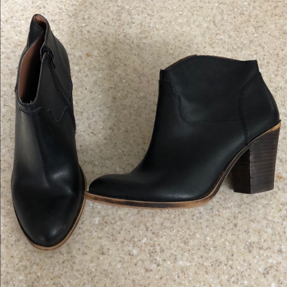 Lucky Brand size 8 Black Leather Booties